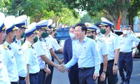 Ständiges Mitglied des Parteisekretariats Vo Van Thuong besucht Marinestützpunkt Cam Ranh