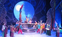 Kombination des Cai Luong-Gesangs und des Zirkus im Stück „Muttergöttin“