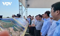 Premierminister überprüft einige wichtige Einrichtungen in Quang Nam