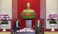 KPV-Generalsekretär Nguyen Phu Trong empfängt den singapurischen Parlamentspräsidenten