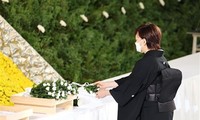 Staatspräsident Nguyen Xuan Phuc besucht Ehefrau des verstorbenen japanischen Premierministers Shizo Abe