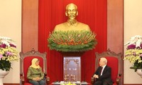 Präsidentin Singapurs beendet seinen Besuch in Vietnam