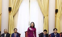 Die Interimsstaatspräsidentin ernennt 15 vietnamesische Botschafter im Ausland
