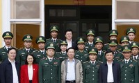 Staatspräsident Vo Van Thuong beglückwünscht Bewohner und Soldaten in Nghe An zum Neujahrsfest Tet 