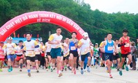 Fast 1000 Menschen nehmen am Lauf-Wettbewerb in Hai Duong teil