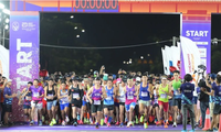 8000 Sportler nehmen an VnExpress Marathon Da Nang Midnight 2024 teil
