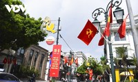 À l'approche de la fête nationale, Hanoï vire au rouge…