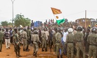 Niger: le régime militaire affirme que le combat ne fait que commencer, le président renversé refuse de démissionner