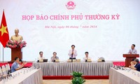 Conférence de presse du gouvernement: de nombreux experts saluent les résultats et les perspectives économiques du Vietnam  ​