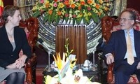 Chủ tịch Quốc hội Nguyễn Sinh Hùng tiếp Đại sứ Cộng hòa Litva