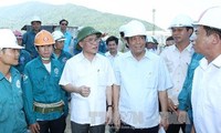 Chủ tịch Quốc hội Nguyễn Sinh Hùng thăm và làm việc tại Khu Kinh tế Vũng Áng