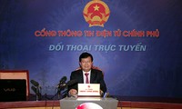 Bộ trưởng Bộ Xây dựng Trịnh Đình Dũng đối thoại với nhân dân