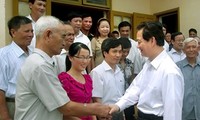 Thủ tướng Nguyễn Tấn Dũng tiếp xúc cử tri và làm việc với lãnh đạo Hải Phòng