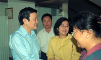 Chủ tịch nước Trương Tấn Sang tiếp xúc cử tri quận 4, thành phố Hồ Chí Minh