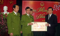 Chủ tịch nước Trương Tấn Sang chúc Tết lực lượng an ninh