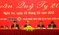 Chủ tịch Quốc hội Nguyễn Sinh Hùng dự Hội nghị các nhà đầu tư vào tỉnh Nghệ An