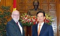Thủ tướng Nguyễn Tấn Dũng tiếp Tổng Giám đốc Viện Nghiên cứu Lúa quốc tế