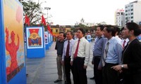 Khai mạc Triển lãm tranh cổ động trực quan đường phố về Biển đảo Việt Nam