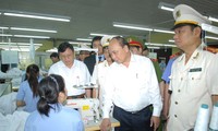 Phó Thủ tướng Nguyễn Xuân Phúc kiểm tra công tác đặc xá