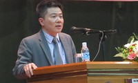 Giáo sư Ngô Bảo Châu trò chuyện với sinh viên Thành phố Hồ Chí Minh