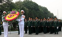 Dâng hương kỷ niệm 100 năm ngày sinh Đại tướng Nguyễn Chí Thanh