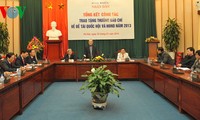 Chủ tịch Quốc hội Nguyễn Sinh Hùng làm việc với Báo Người đại biểu nhân dân