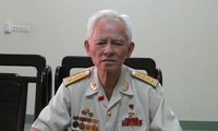 Anh hùng Lực lượng Vũ trang Nhân dân Phùng Văn Khầu nói chuyện về chiến thắng Điện Biên Phủ