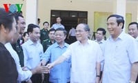 Chủ tịch Quốc hội Nguyễn Sinh Hùng tiếp xúc cử tri huyện Hương Khê (Hà Tĩnh)