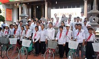 Quỹ giáo dục Nhật Bản trao thưởng cho học sinh, giáo viên giỏi ở huyện đảo Lý Sơn, tỉnh Quảng Ngãi