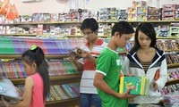 Thị trường phục vụ năm học mới: hàng Việt được tin dùng