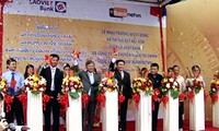 Ngân hàng liên doanh Lào Việt kết nối thanh toán quốc tế đầu tiên tại Lào 
