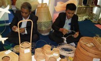Nghệ nhân Việt Nam tham gia Hội chợ Thương mại quốc tế Ấn Độ lần thứ 34 