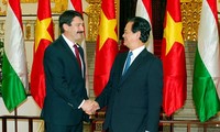 Thủ tướng Nguyễn Tấn Dũng hội kiến Tổng thống Hungary 