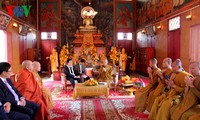 Chủ tịch nước Trương Tấn Sang tiếp tục các hoạt động thăm cấp Nhà nước Vương quốc Campuchia 