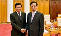 Các vị lãnh đạo Đảng, Nhà nước, Chính phủ Việt Nam tiếp đoàn đại biểu cấp cao CHDCND Lào