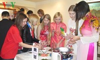 Sinh viên Nga hào hứng với hoạt động ngoại khóa về Việt Nam