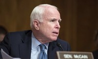Bí thư thành ủy Hà Nội Phạm Quang Nghị tiếp Thượng Nghị sỹ John McCain