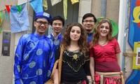 Sinh viên Việt tham dự Ngày hội văn hóa tại thành phố Poitiers, Pháp