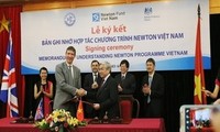 Ký ghi nhớ hợp tác Chương trình Newton Việt Nam 