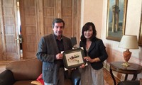 Đại sứ Việt Nam tại Hy Lạp Trần Thị Hà Phương làm việc với Thị trưởng Thành phố Athens