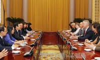 Chủ tịch nước Trương Tấn Sang thăm triển lãm ảnh của hãng thông tấn AP 