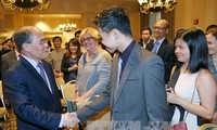 Chủ tịch Quốc hội Nguyễn Sinh Hùng thăm nơi Chủ tịch Hồ Chí Minh từng sống và làm việc ở Mỹ