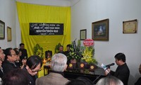 Đoàn Ủy ban Nhà nước về người Việt Nam ở nước ngoài dự lễ tưởng niệm nhạc sĩ Nguyễn Thiên Đạo