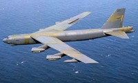Máy bay B52 Mỹ bay sát đảo nhân tạo Trung Quốc xây trái phép ở Biển Đông
