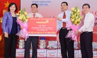 Phó Chủ tịch Quốc hội Nguyễn Thị Kim Ngân dự lễ bàn giao nhà cho hộ nghèo ở Bến Tre 