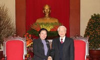 Tổng Bí thư Nguyễn Phú Trọng tiếp các Đặc phái viên của CHDCND Lào và Trung Quốc