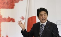 Премьер-министр Синдзо Абэ осудил боевиков ИГ за похищение японских заложников