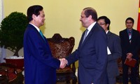 Премьер-министр СРВ Нгуен Тан Зунг принял посла Алжира