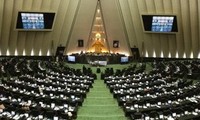 Парламент Ирана обязал правительство сохранить "ядерные права страны"