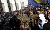 Силовики Украины задержали 30 демонстрантов у здания Верховной рады